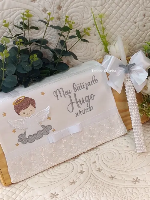 Toalha De Batizado Bordada E Vela Decorada Batizado