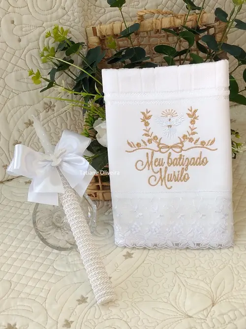 Toalha De Batizado Bordada E Vela Decorada Batizado