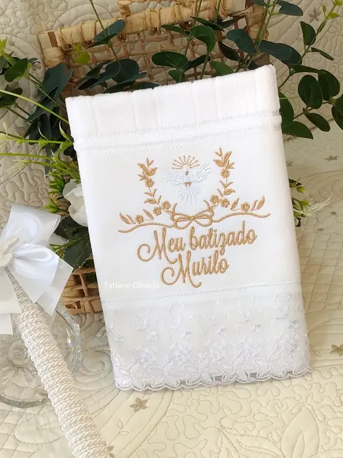 Toalha De Batizado Bordada E Vela Decorada Batizado