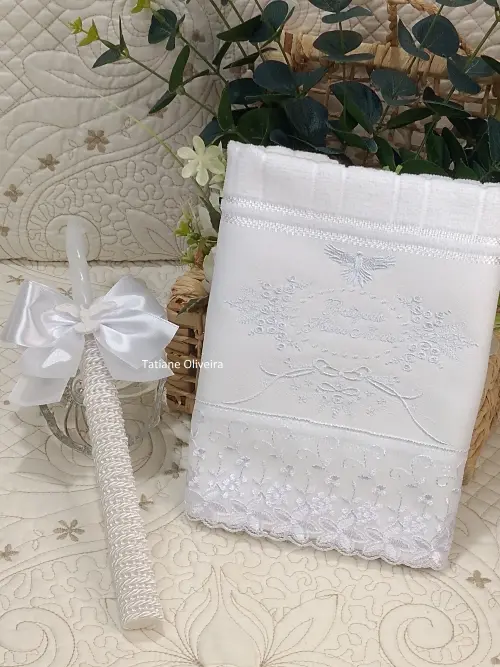 Toalha De Batizado Bordada E Vela Decorada Batizado