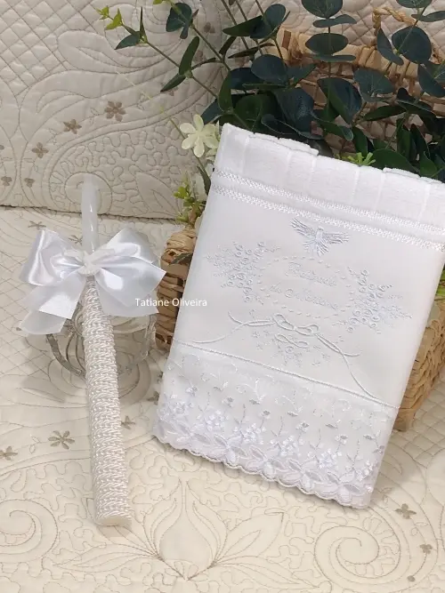 Toalha De Batizado Bordada E Vela Decorada Batizado
