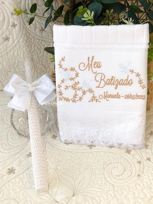 Toalha De Batizado Bordada E Vela Decorada Batizado