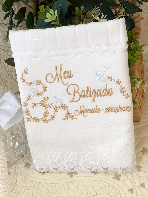 Toalha De Batizado Bordada E Vela Decorada Batizado