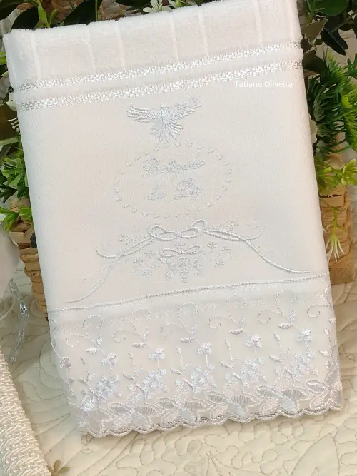 Toalha De Batizado Bordada E Vela Decorada Batizado