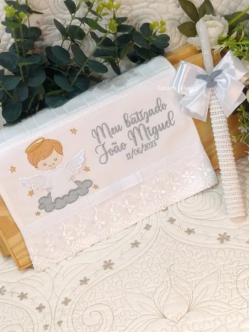 Toalha De Batizado Bordada E Vela Decorada Batizado