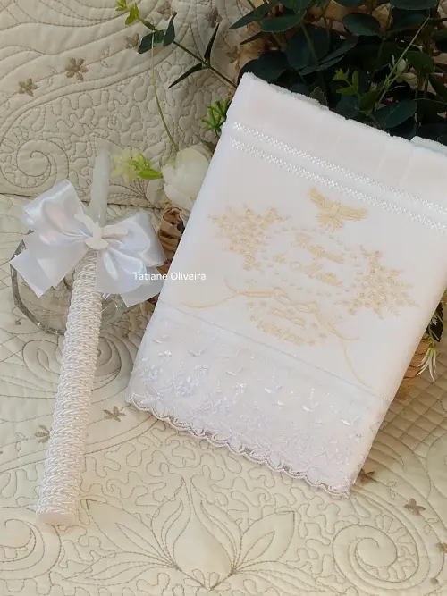 Toalha De Batizado Bordada E Vela Decorada Batizado