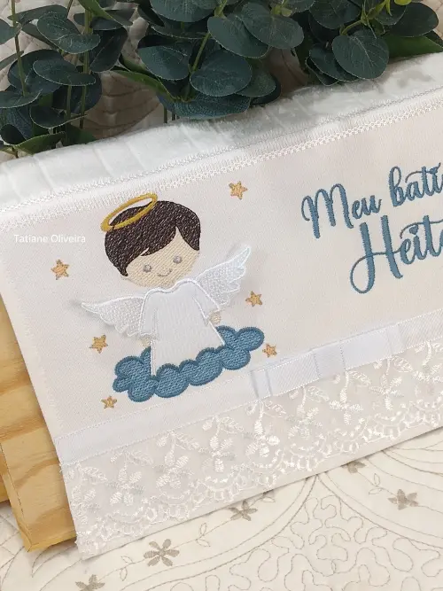 Toalha De Batizado Bordada E Vela Decorada Batizado