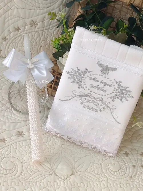 Toalha De Batizado Bordada E Vela Decorada Batizado