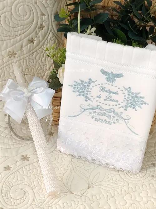 Toalha De Batizado Bordada E Vela Decorada Batizado