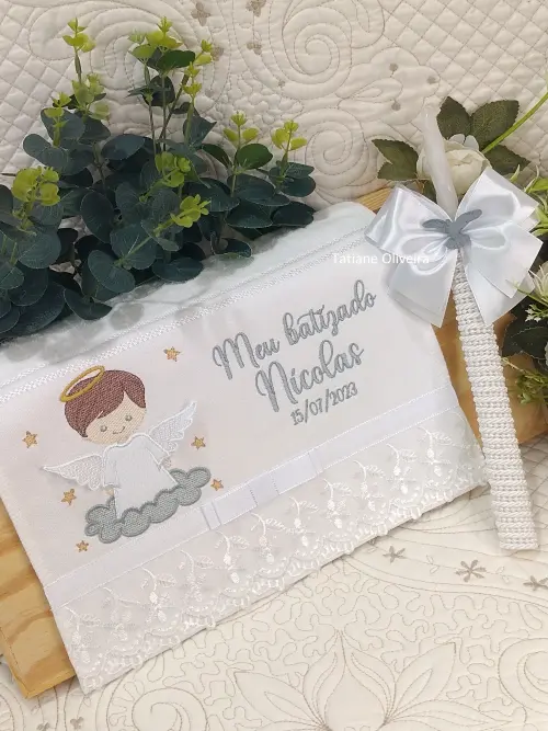 Toalha De Batizado Bordada E Vela Decorada Batizado
