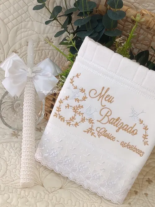 Toalha De Batizado Bordada E Vela Decorada Batizado