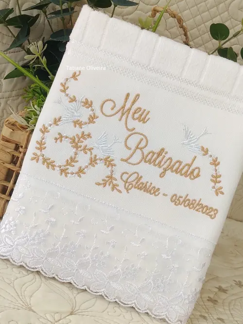 Toalha De Batizado Bordada E Vela Decorada Batizado