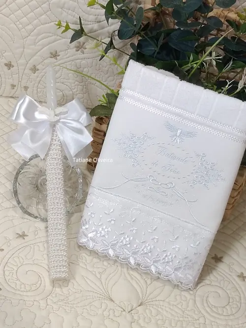 Toalha De Batizado Bordada E Vela Decorada Batizado