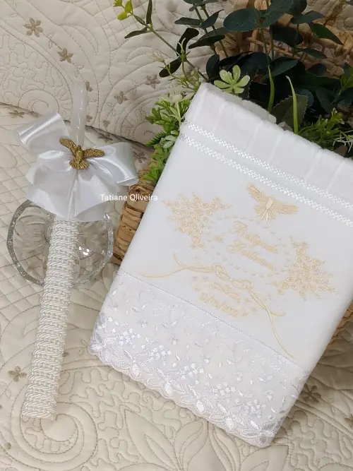 Toalha De Batizado Bordada E Vela Decorada Batizado