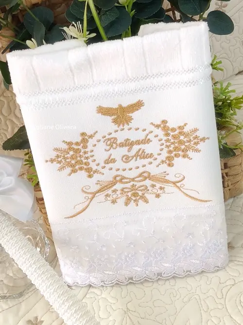 Toalha De Batizado Bordada E Vela Decorada Batizado