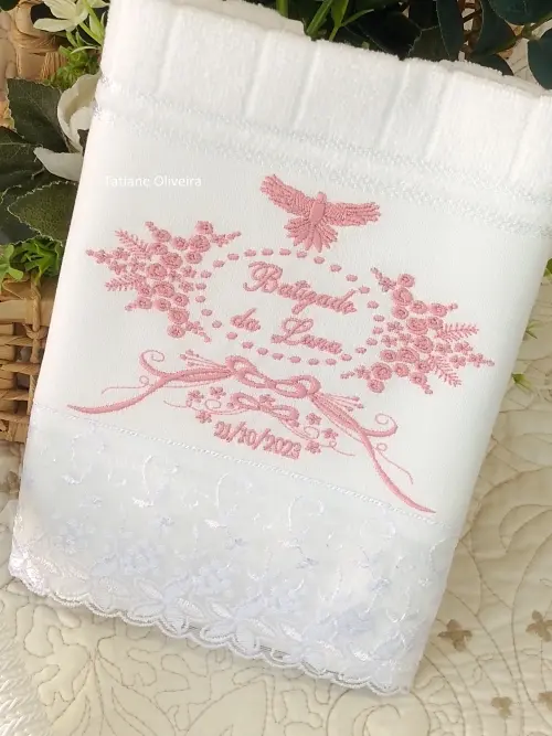 Toalha De Batizado Bordada E Vela Decorada Batizado