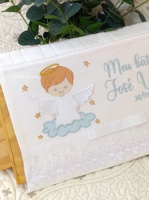 Toalha De Batizado Bordada E Vela Decorada Batizado