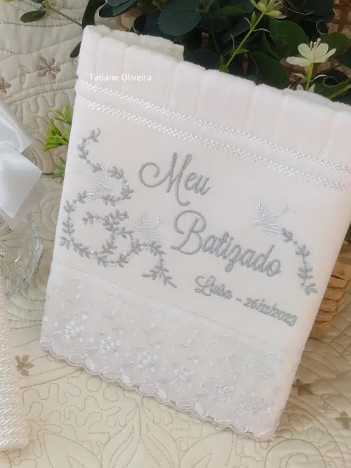 Toalha De Batizado Bordada E Vela Decorada Batizado