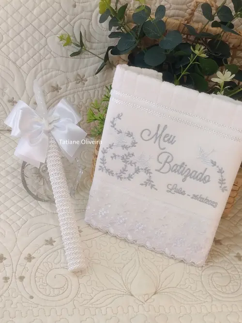 Toalha De Batizado Bordada E Vela Decorada Batizado