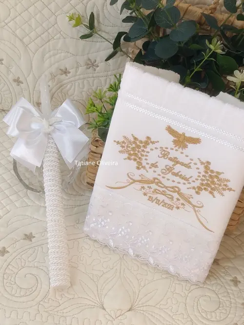 Toalha De Batizado Bordada E Vela Decorada Batizado