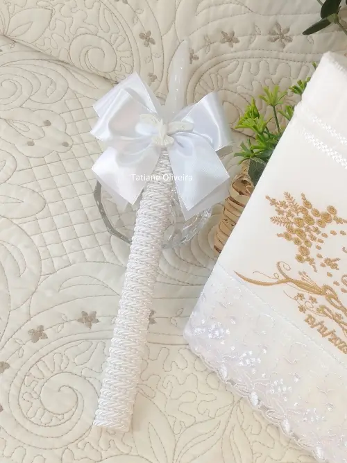 Toalha De Batizado Bordada E Vela Decorada Batizado