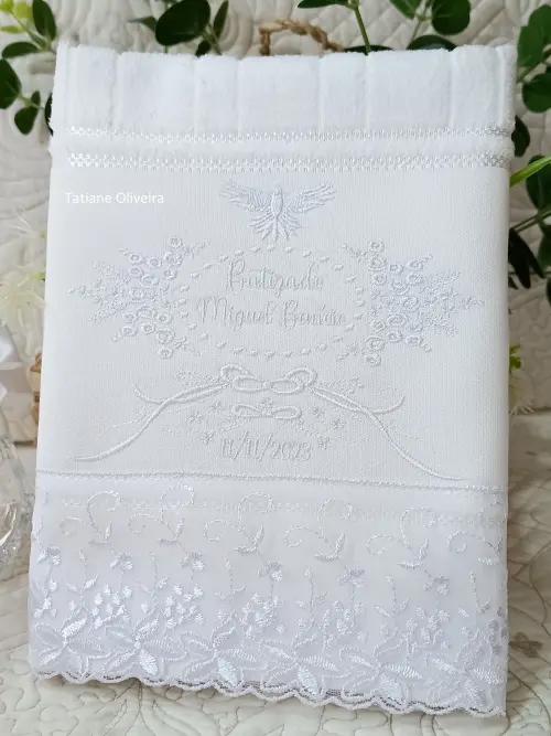 Toalha De Batizado Bordada E Vela Decorada Batizado