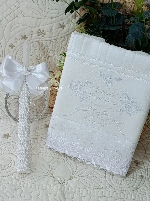 Toalha De Batizado Bordada E Vela Decorada Batizado