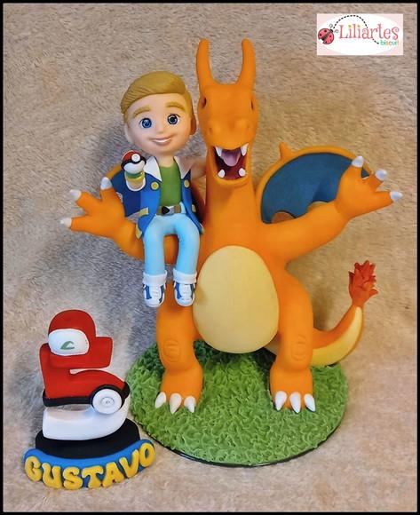 Topo de Bolo Pokémon - Charizard e Aniversariante