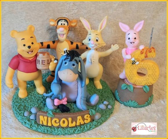 Topo de Bolo Turma Ursinho Pooh /base 20cm