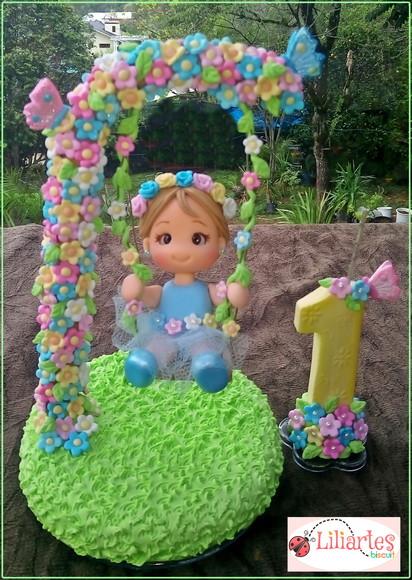 Topo de bolo Jardim Encantado-Menina no balanço