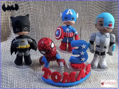Topo 4 Super heróis 13cm com nome.
