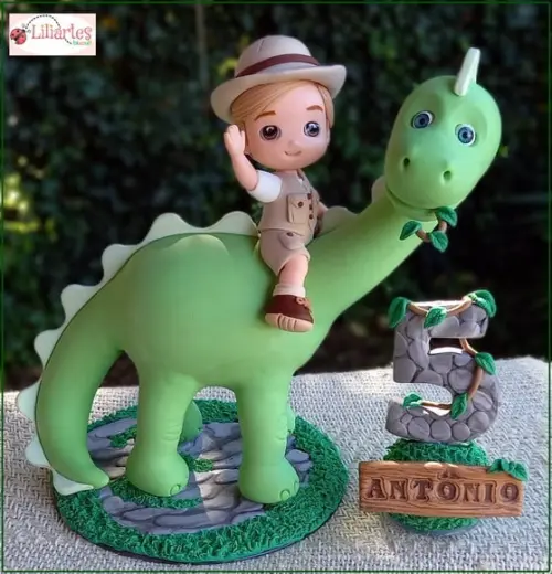 Dinossauro 30cm+vela C/nome+boneco Aniversariante