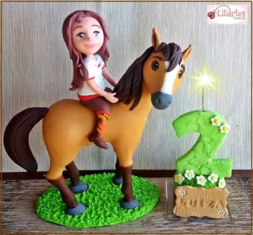 Topo de Bolo Cavalo Spirit 20cm com Bonequinha e Vela