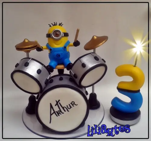 Topo de Bolo Minnion Baterista 16cm