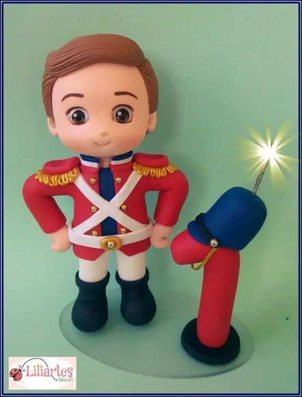 Topo de bolo Soldadinho Inglês -15cm com vela estilizada