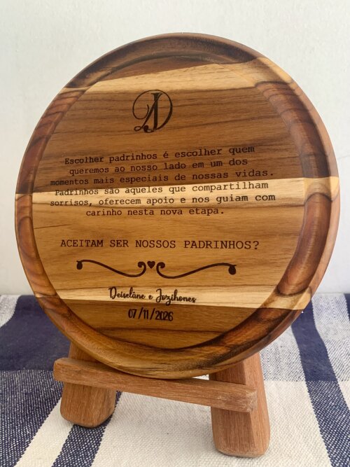 Tábua Personalizada para Convite de Padrinhos – Madeira de Teca 25 cM