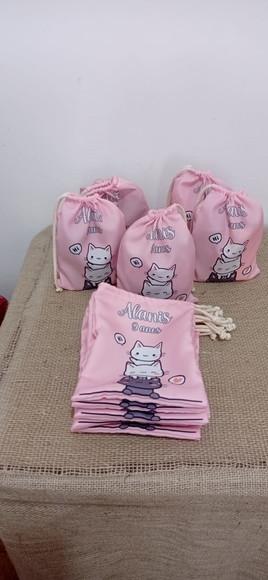 Sacolinha Surpresa Gatinhos Tamanho 20x15 Frente e Verso