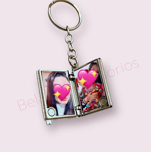 Chaveiro com Relicário Biblia com Fotos Unissex