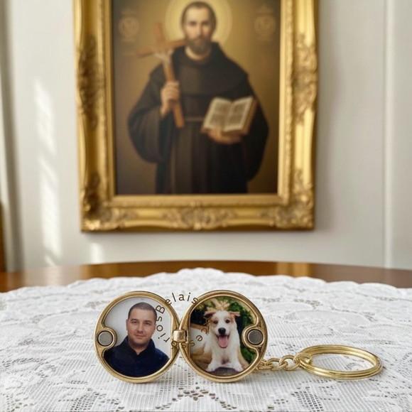 Chaveiro com Relicário de São Bento Foto Grátis Inclusa