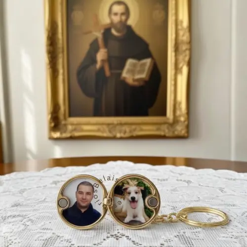 Chaveiro com Relicário de São Bento Foto Grátis Inclusa