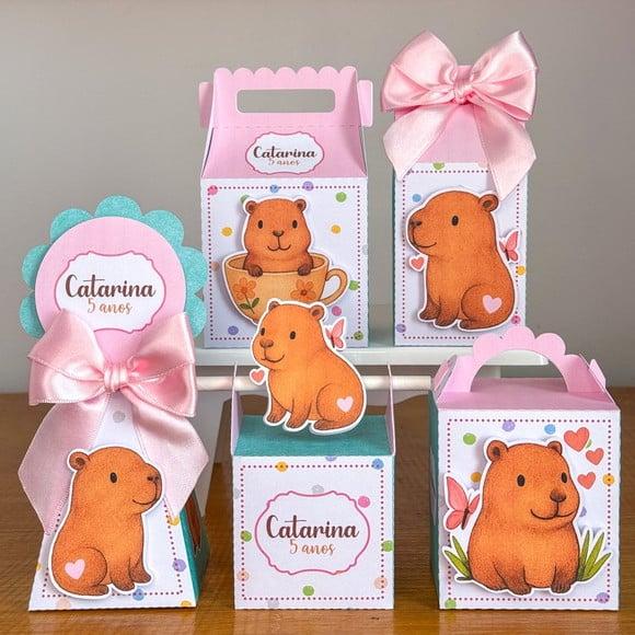 Kit 20 Lembrancinhas Personalizadas Capivara Menina