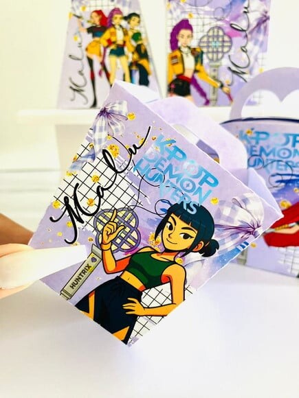 Kit Festa 20 Caixinhas Personalizadas Guerreiras do K-pop | Lembr