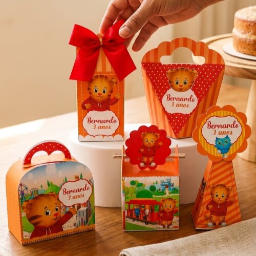 Kit Pegue e Monte Daniel Tigre Personalizado com Nome | Decoraç?