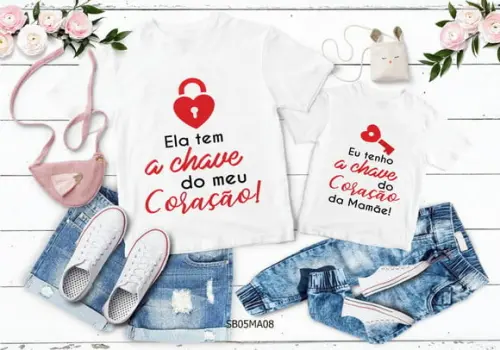 Kit 2 Camisetas Dia das Mães Personalizada -chave do Coração