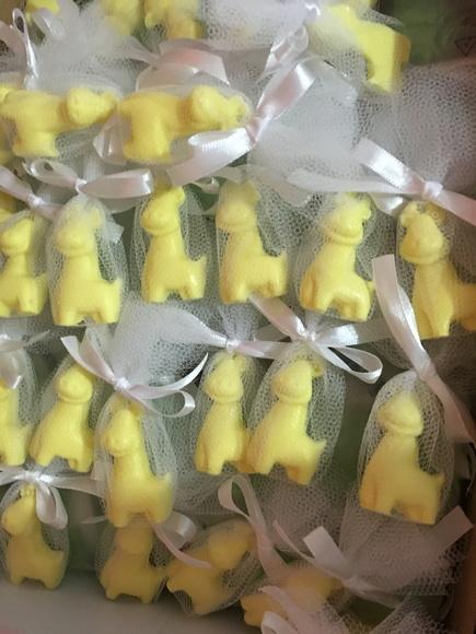 150 Sabonetes girafa no tule