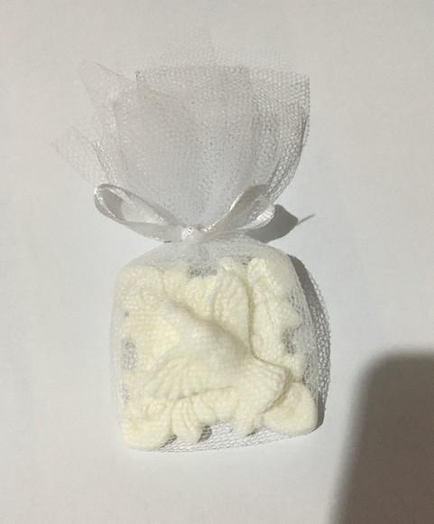 40 sabonete Espírito Santo no tule