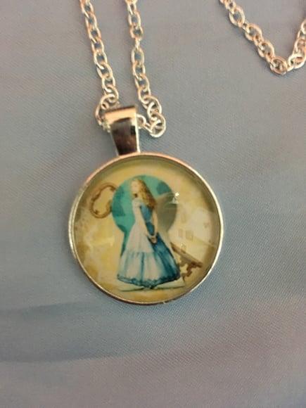 Colar Alice no País das Maravilhas