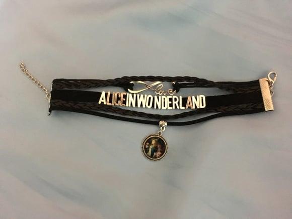 Pulseira Alice no País das Maravilhas