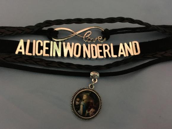 Pulseira Alice no País das Maravilhas