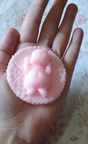 Sabonete Bebe Dormindo na Colcha /
